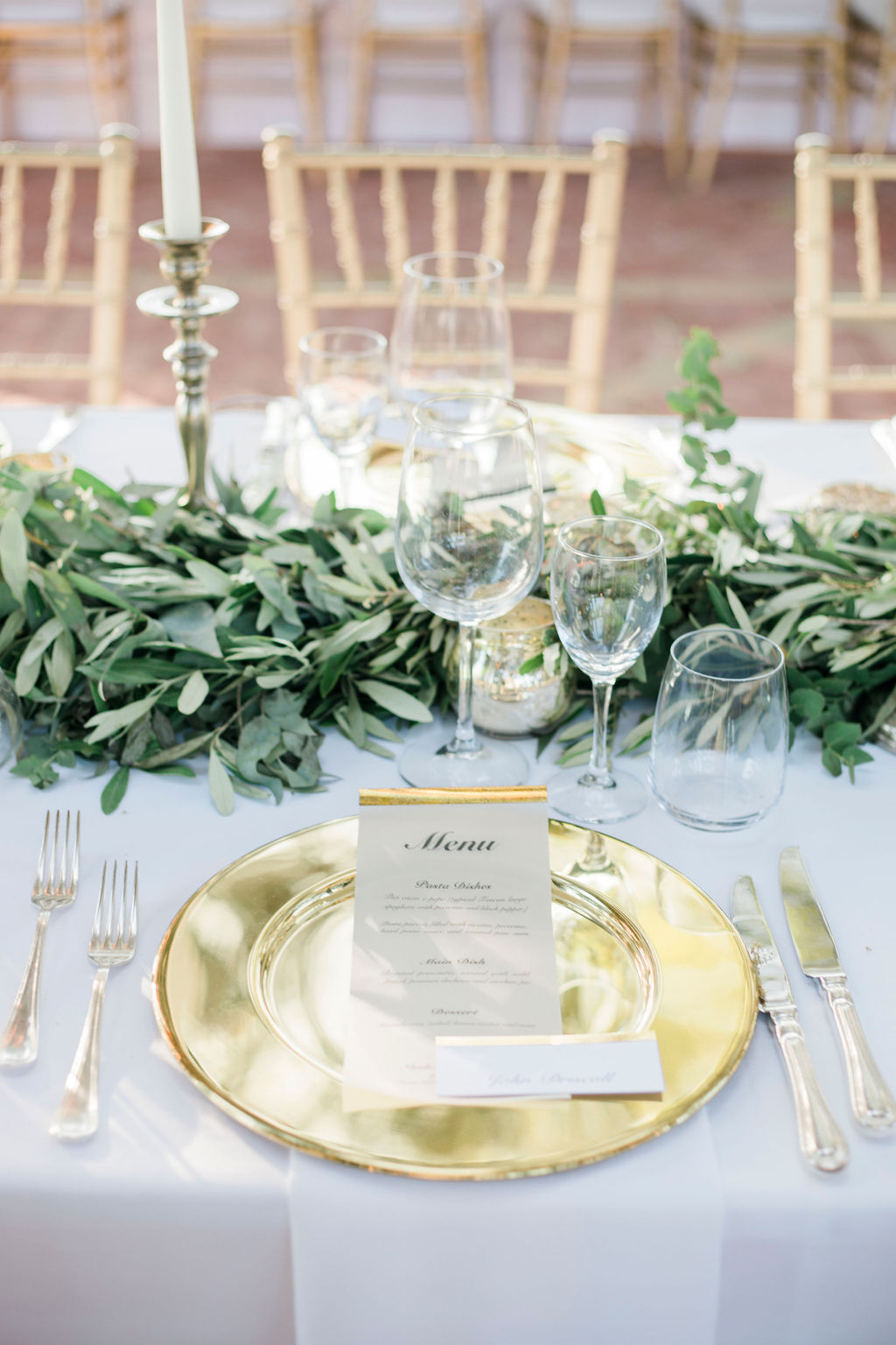 elegant wedding table set, gold wedding menu, gold wedding details, gold wedding table setting,